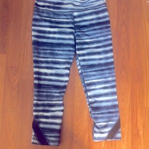 Under Armour Blue White Striped Ankle Length Leggings Sz S